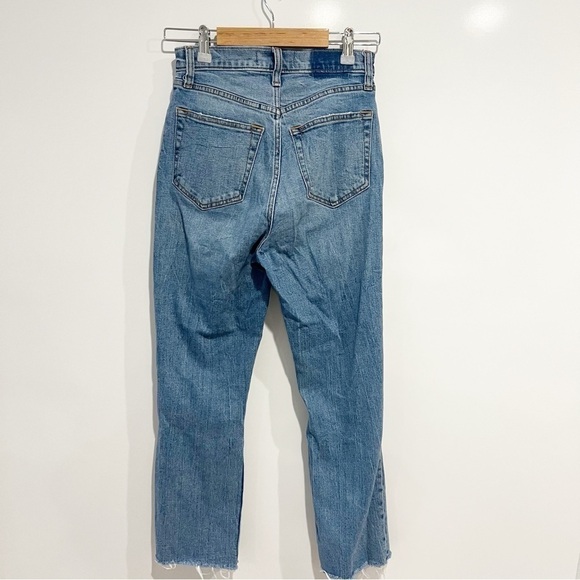 Abercrombie & Fitch Curve Love Ultra High Rise Ankle Straight Jean - Picture 2 of 9